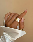 YOU HAVE A SPARKLE IN YOUR EYES // VINTAGE CLASSIC GOLD SIGNET RING