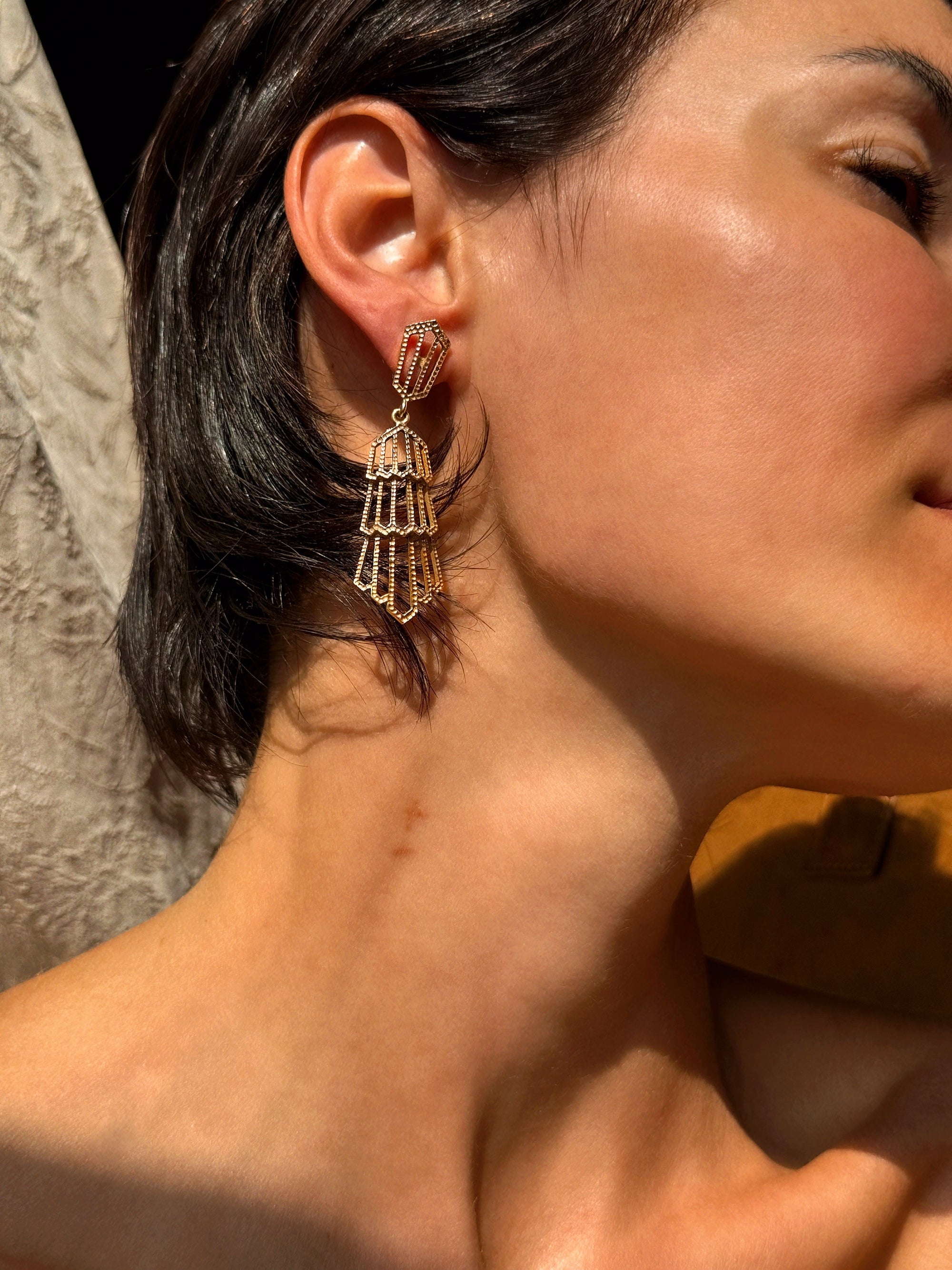 SOMETIMES I SWEAR THAT I COULD FLY IF I JUST CLOSED MY EYES RIGHT, I DO // GOLD VINTAGE CHANDELIER EARRINGS