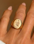 "HOC SIGNO VINCES", BY THIS SIGN YOU WILL CONQUER // VINTAGE GOLD SIGNET