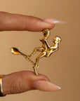 MY WEEKEND PLANS, YOU ASK? // VINTAGE EROTIC PENDANT