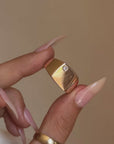 YOU HAVE A SPARKLE IN YOUR EYES // VINTAGE CLASSIC GOLD SIGNET RING