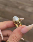 I LOVE THE WAY PEARLS WARM AGAINST MY SKIN // VINTAGE 18K MABE PEARL RING