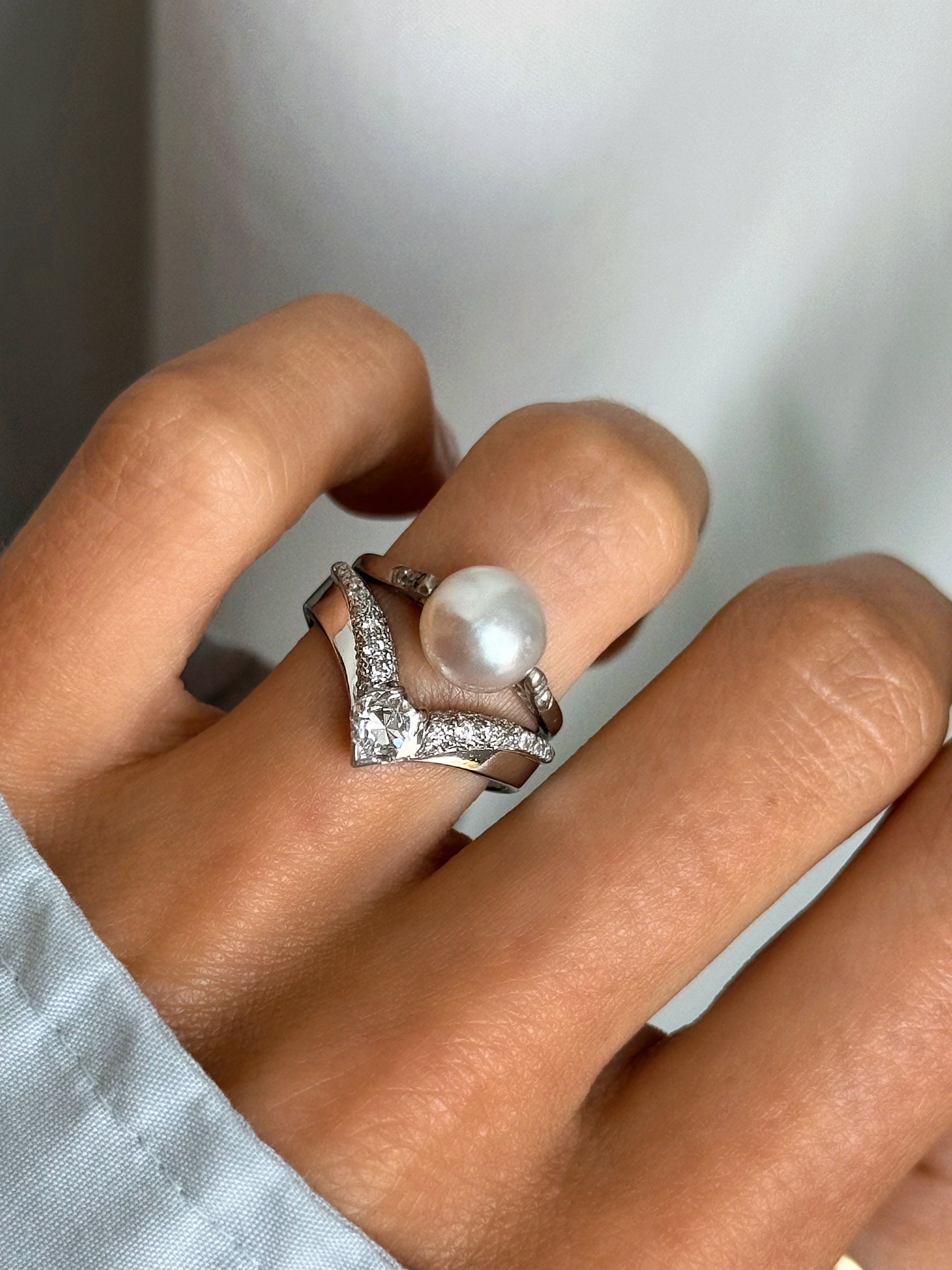 THE WAY THE PEARLS WARMED AGAINST HER SKIN // ANTIQUE NATURAL BAROQUE PEARL RING