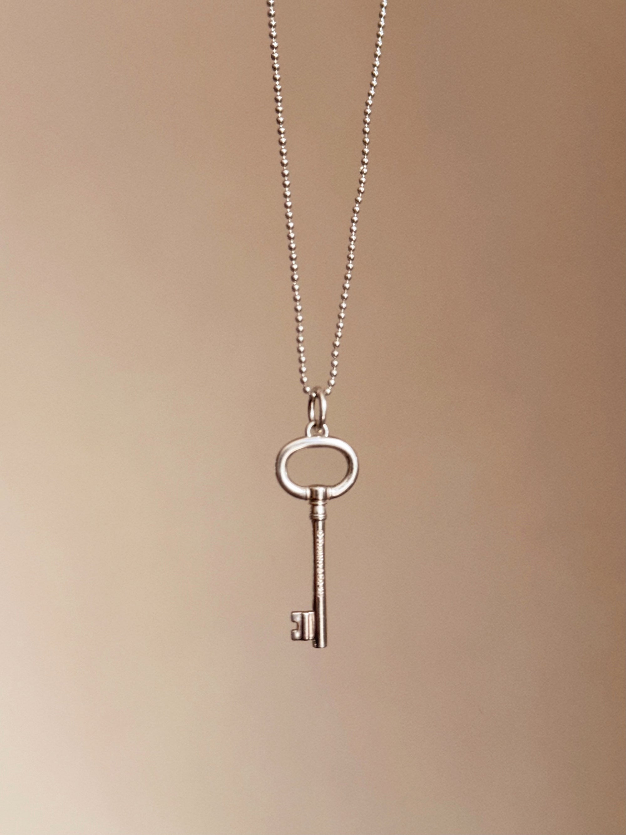 THE KEY TO EVERY 90'S GIRL HEART // TIFFANY &amp; CO SILVER KEY NECKLACE