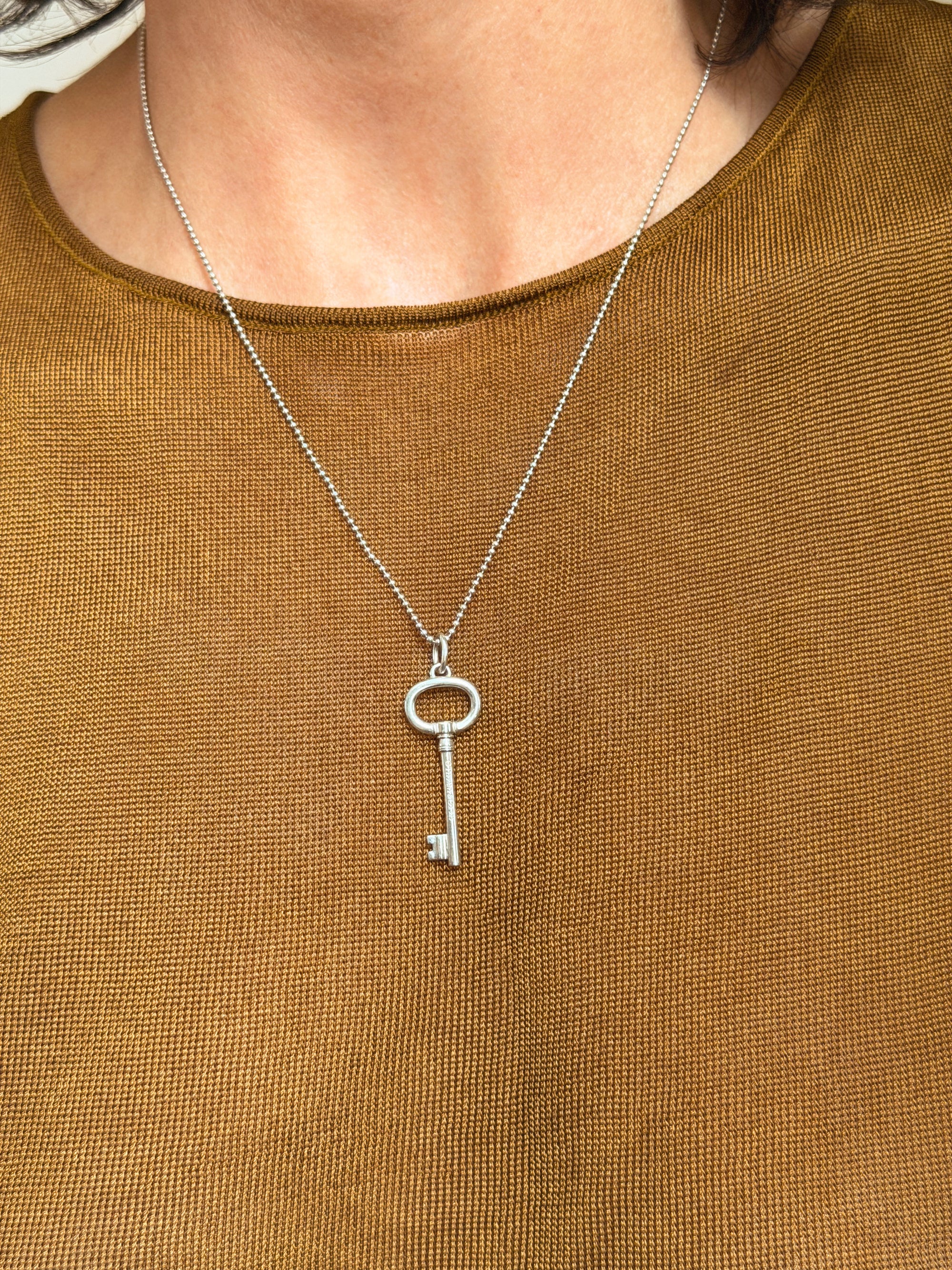 THE KEY TO EVERY 90'S GIRL HEART // TIFFANY &amp; CO SILVER KEY NECKLACE