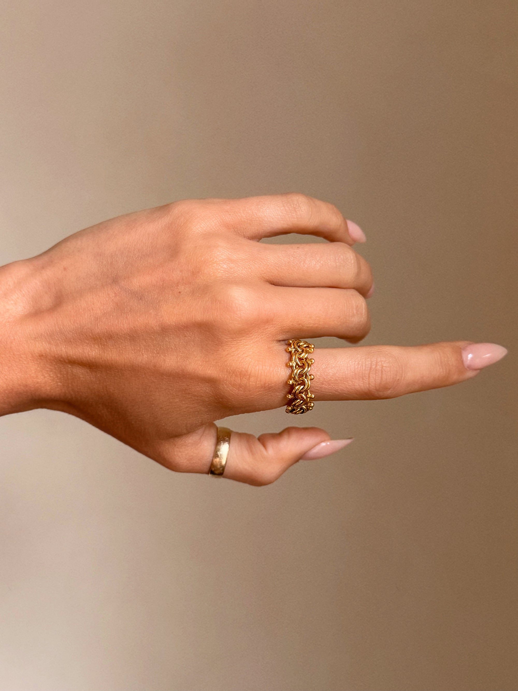 I JUST WANT TO WEAVE MY WAY AROUND YOU AND HOLD YOU NOT TOO TIGHT // BYZANTINE LINK CHAIN RING SIZE 9