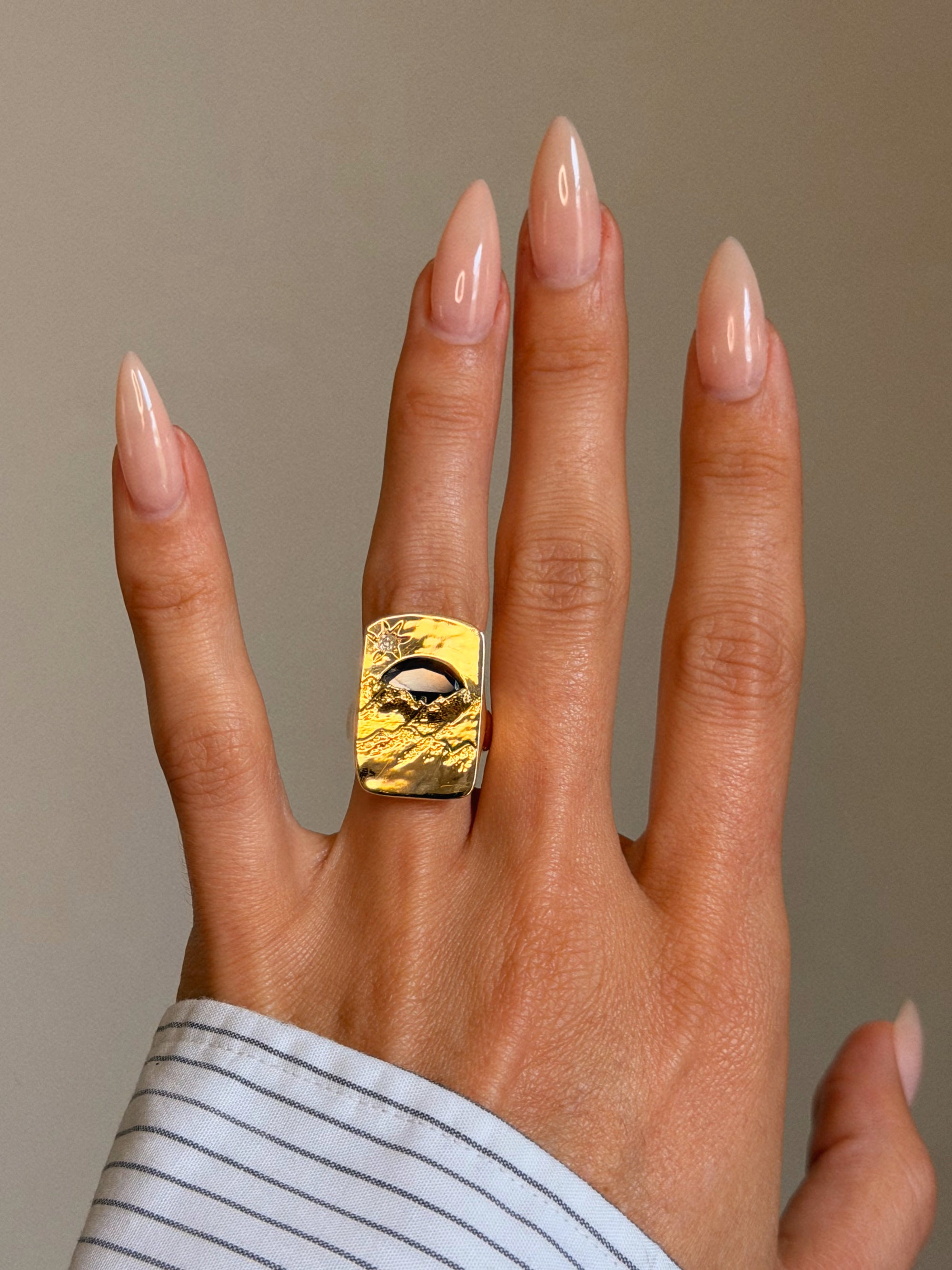 FOLLOW ME TO WHERE THE BLUE MOON DIPS BEHIND THESE GOLDEN MOUNTAINS // BLUE SAPPHIRE MOUNTAIN LANDSCAPE SIGNET RING