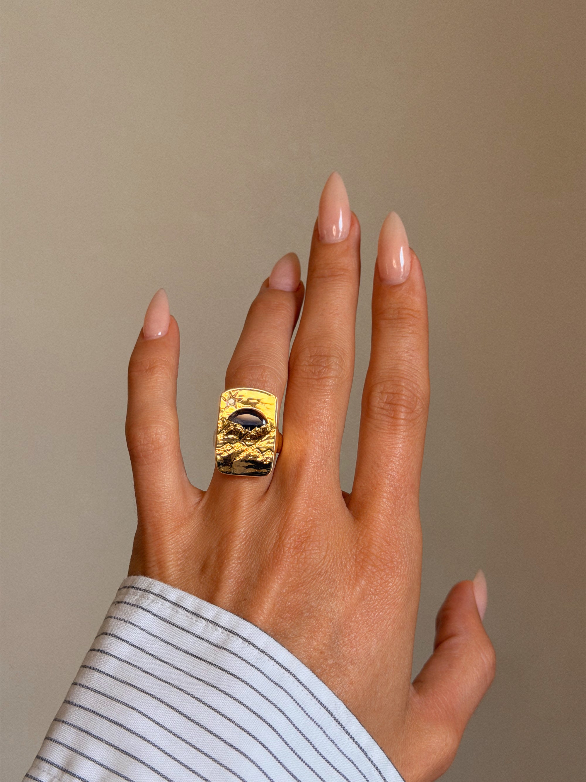 FOLLOW ME TO WHERE THE BLUE MOON DIPS BEHIND THESE GOLDEN MOUNTAINS // BLUE SAPPHIRE MOUNTAIN LANDSCAPE SIGNET RING