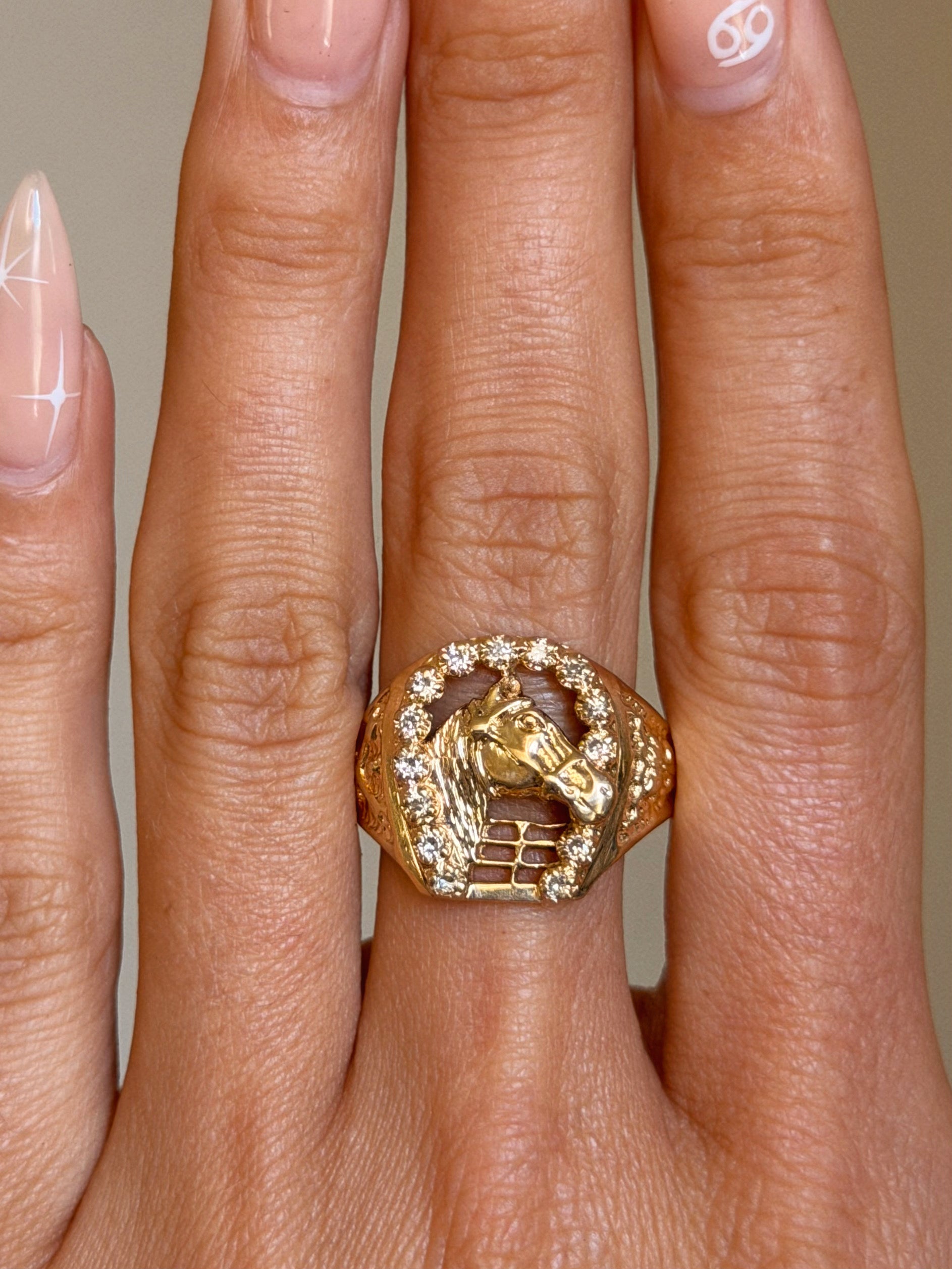 NOW AIN'T YOU JUST THE PRETTIEST LITTLE SHOW PONY // VINTAGE GOLD HORSESHOE RING