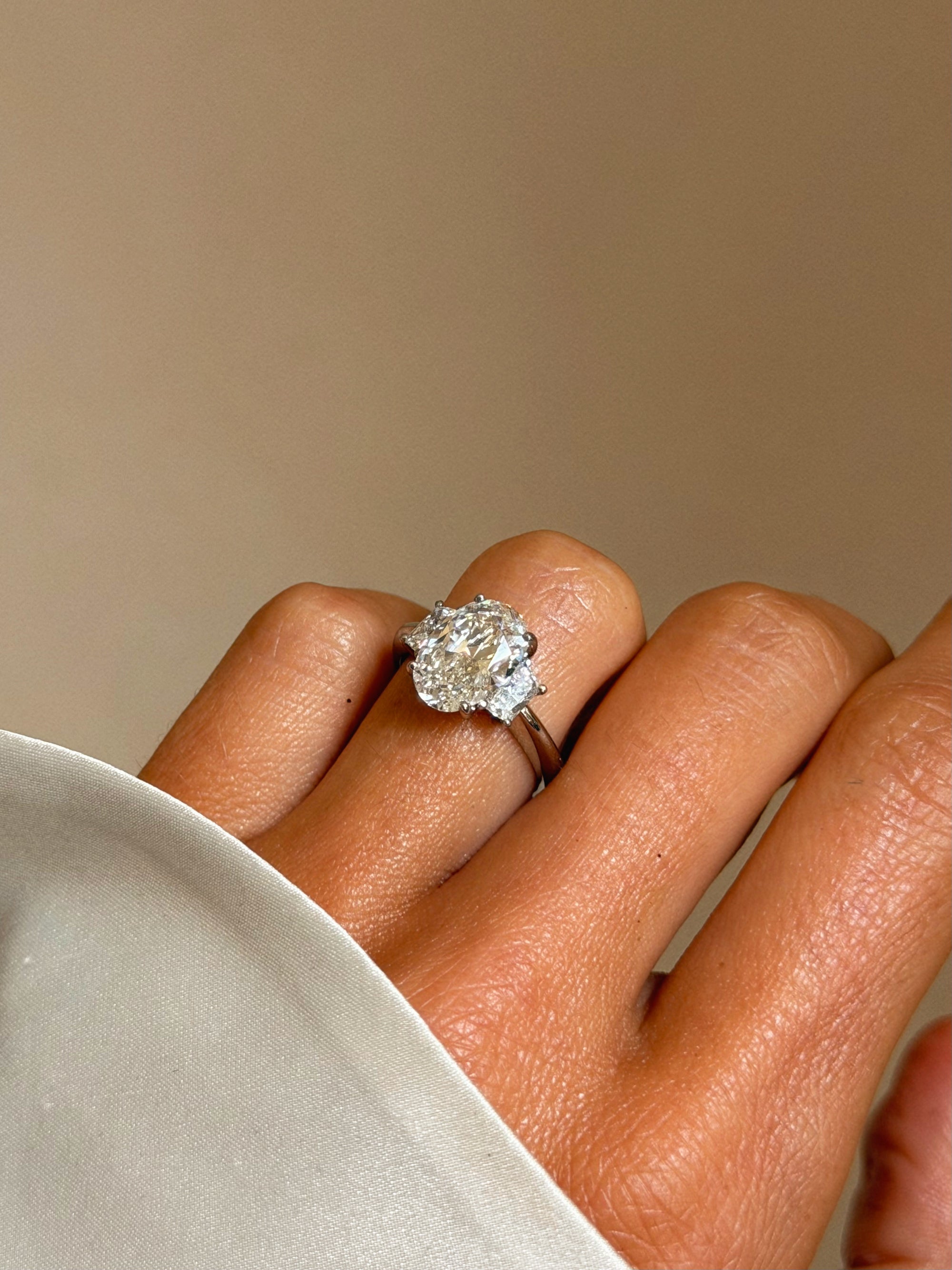 LOVE ME LIKE THIS AND DON'T EVER LET IT STOP // VINTAGE 3.01ct OVAL DIAMOND ENGAGEMENT RING