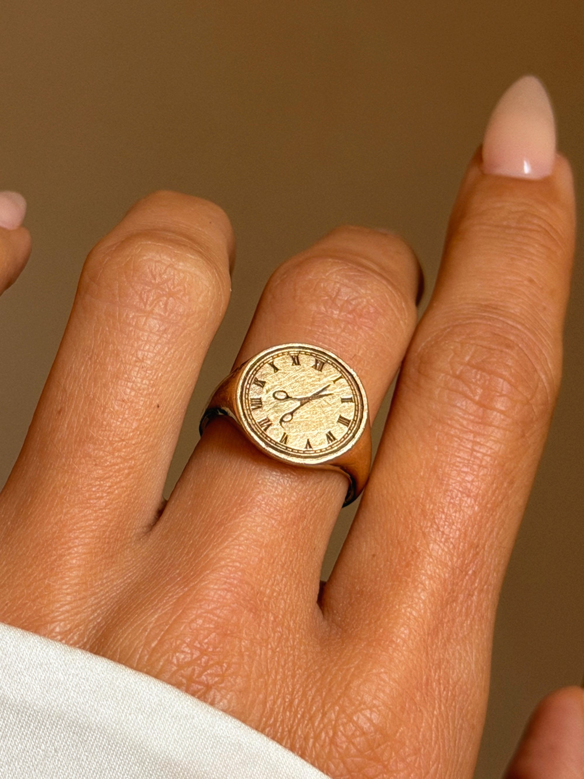 IT WAS TIME TO CUT TIES, AND BE FREE // VINTAGE SIGNET RING