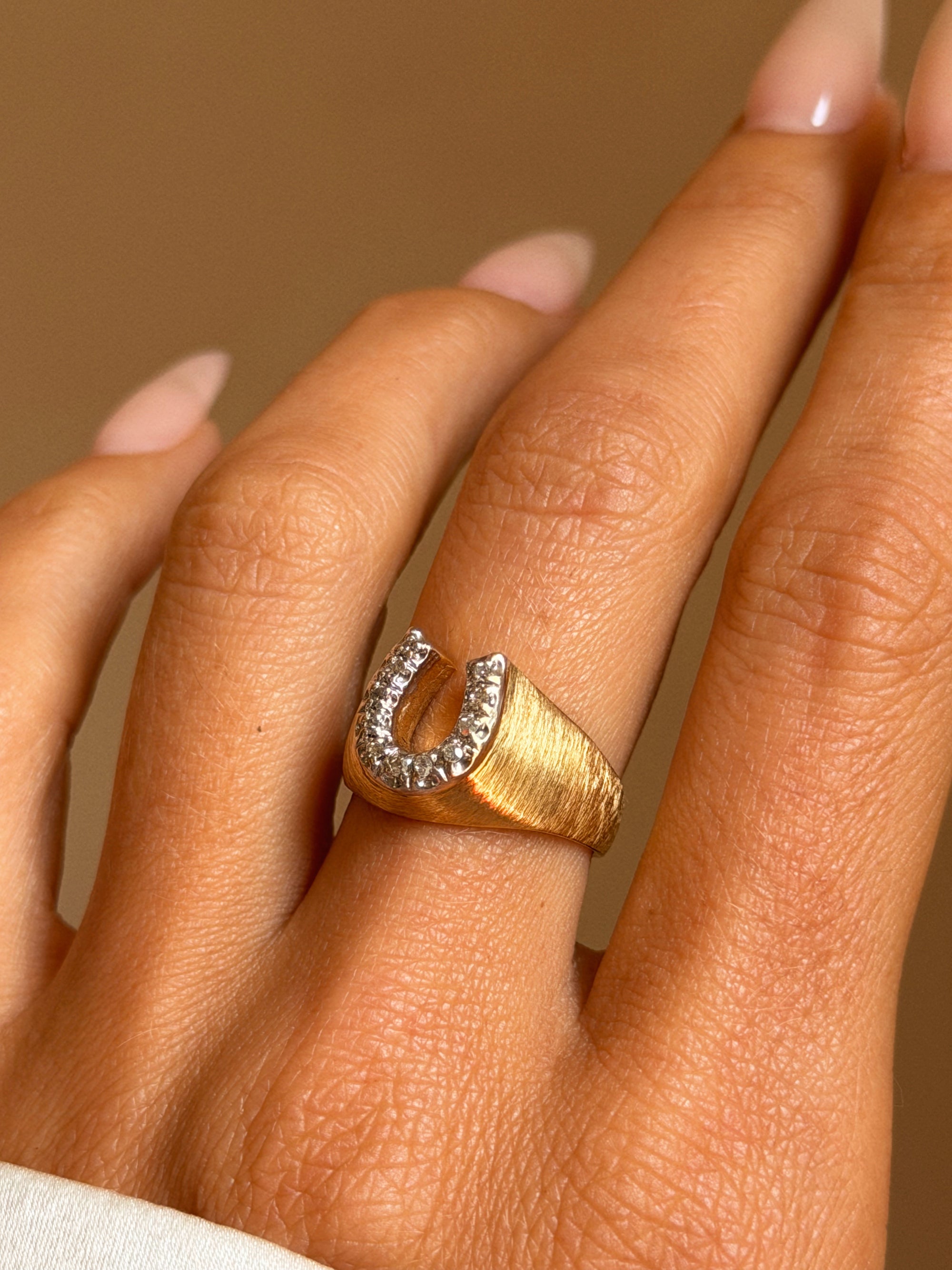 I LIKE MY COWGIRLS IN SATIN AND DIAMONDS // VINTAGE LUCKY HORSESHOE RING