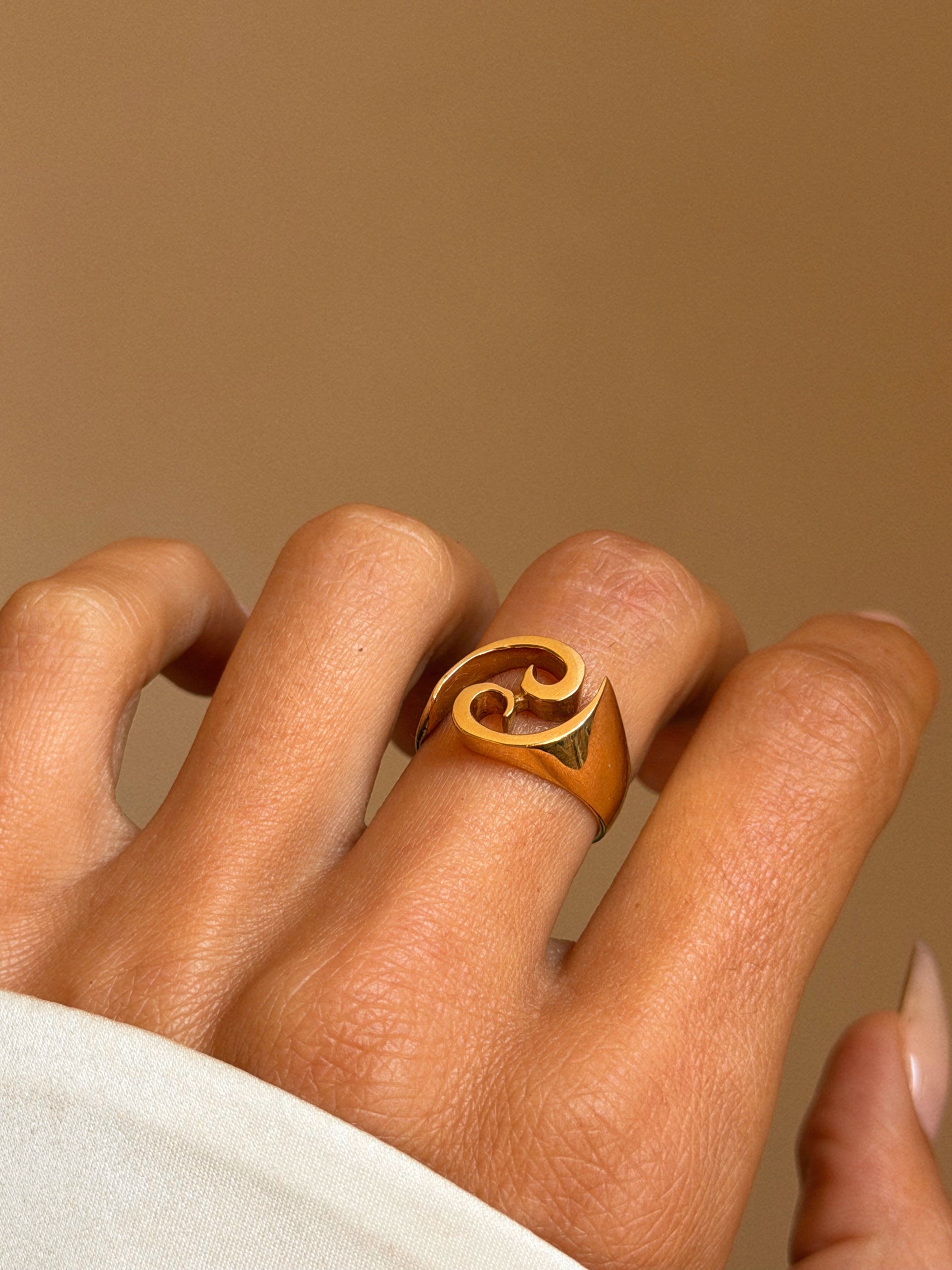 IT TOOK A CANCER RISING TO TEACH ME HOW TO CRY // CIPULLO ZODIAC CANCER RING