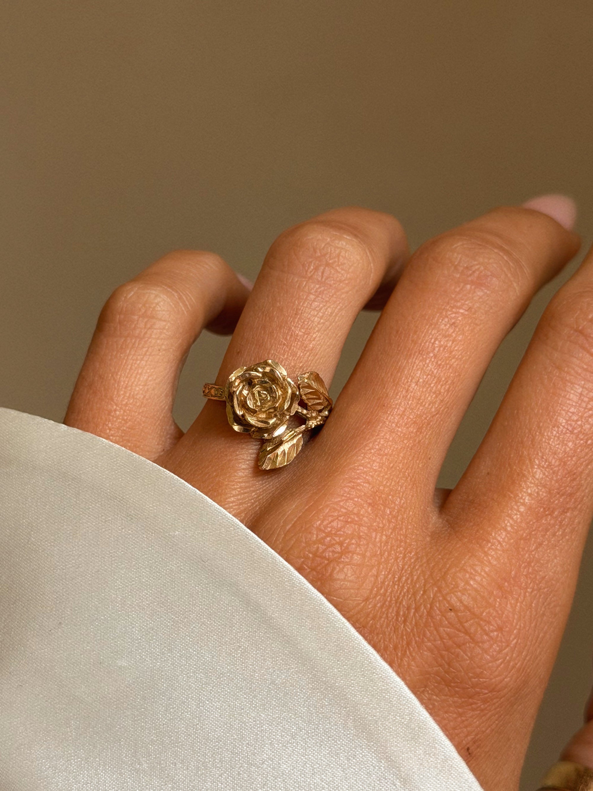 THERE DOESN'T EXIST A ROSE AS BEAUTIFUL AS YOU // VINTAGE GOLD ROSE FLORAL RING