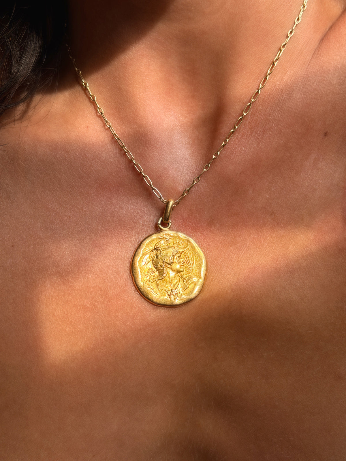 VICTORIOUS GALLIA // HEAVY ART NOUVEAU FRENCH MEDAL