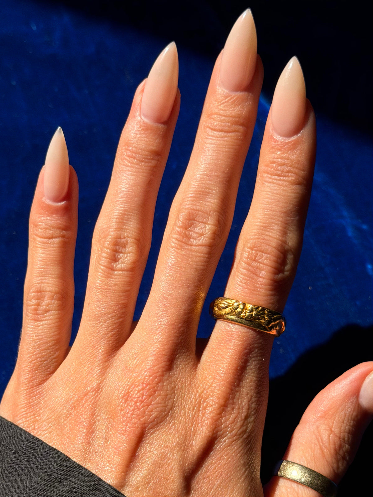KISS ME UNDERNEATH THE GENTLE ROCKING OF THE SEA // CARRERA Y CARRERA LOVERS KISS RING SZ 8