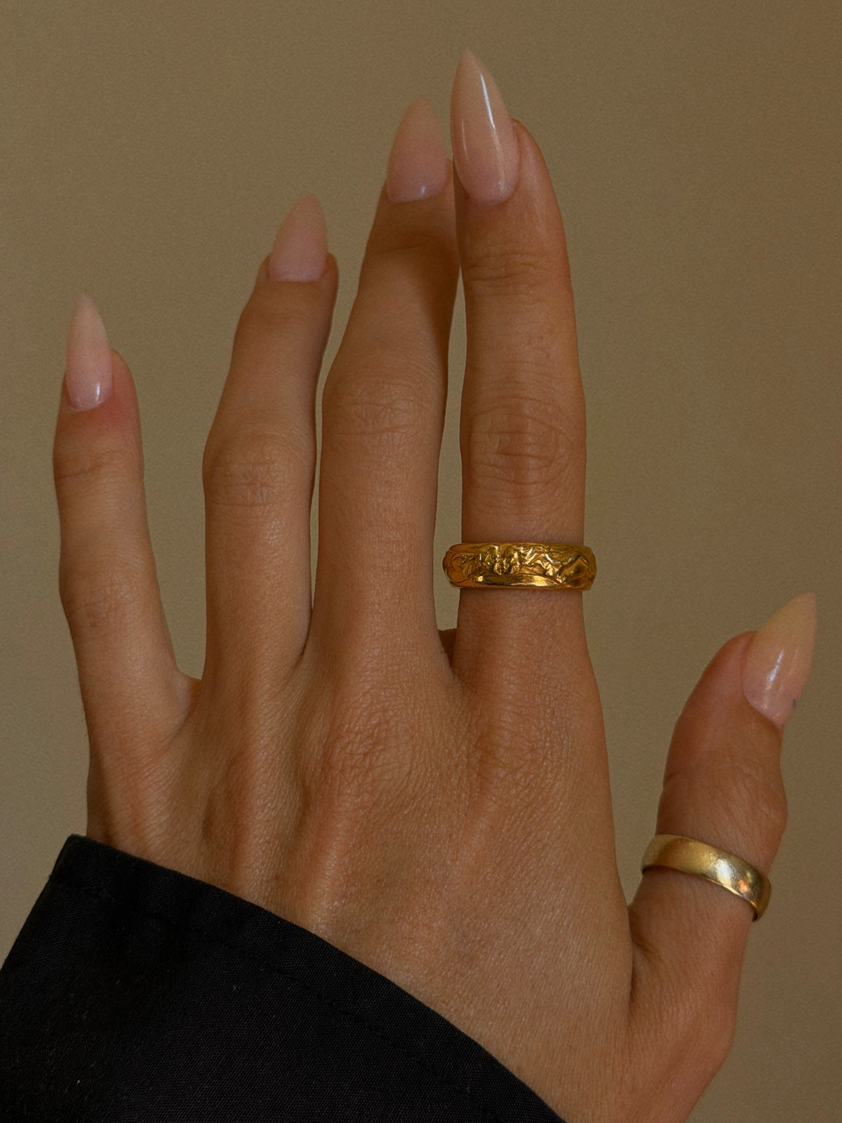 KISS ME UNDERNEATH THE GENTLE ROCKING OF THE SEA // CARRERA Y CARRERA LOVERS KISS RING SZ 8