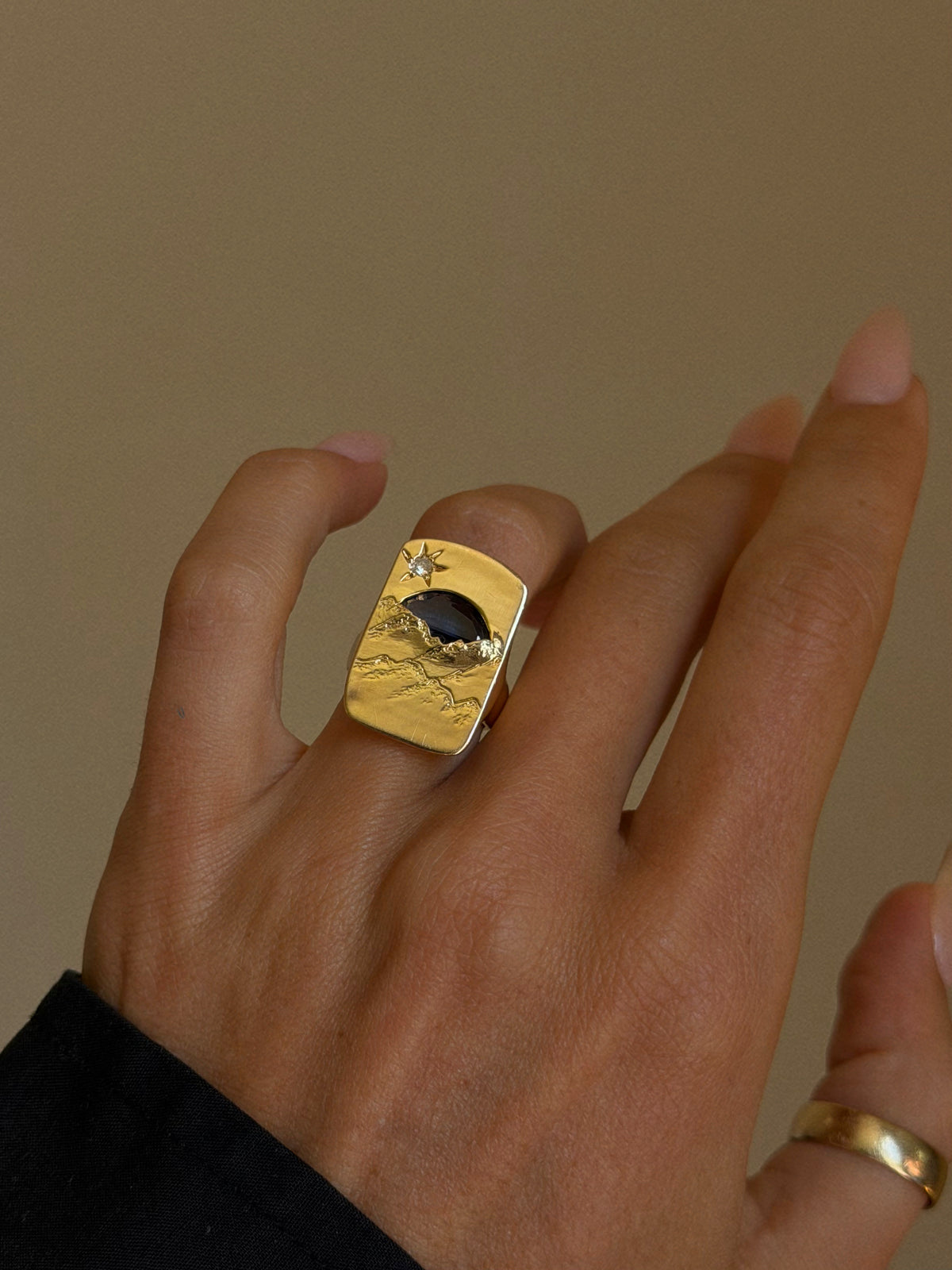 FOLLOW ME TO WHERE THE BLUE MOON DIPS BEHIND THESE GOLDEN MOUNTAINS // BLUE SAPPHIRE MOUNTAIN LANDSCAPE SIGNET RING