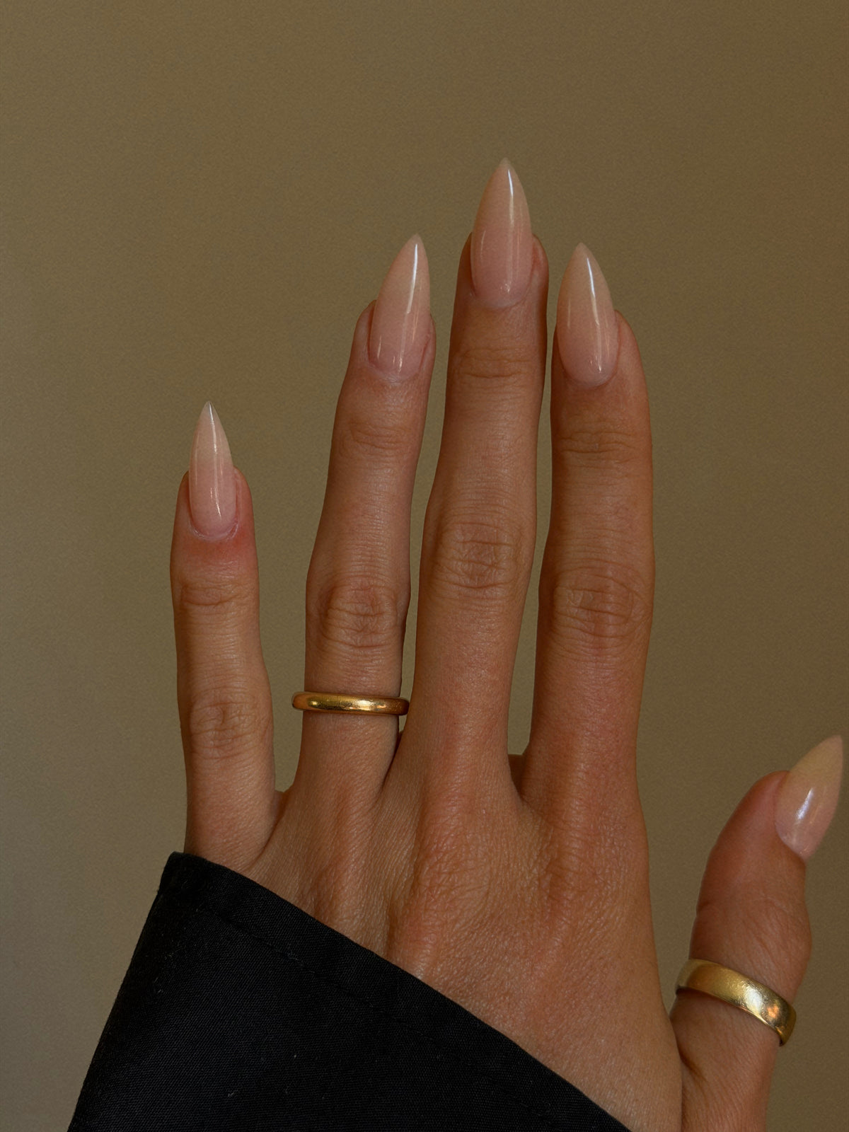 THE SHAPE OF YOU IS EXACTLY WHAT I DREAMT OF HOLDING // VINTAGE 18K GOLD DONUT BAND