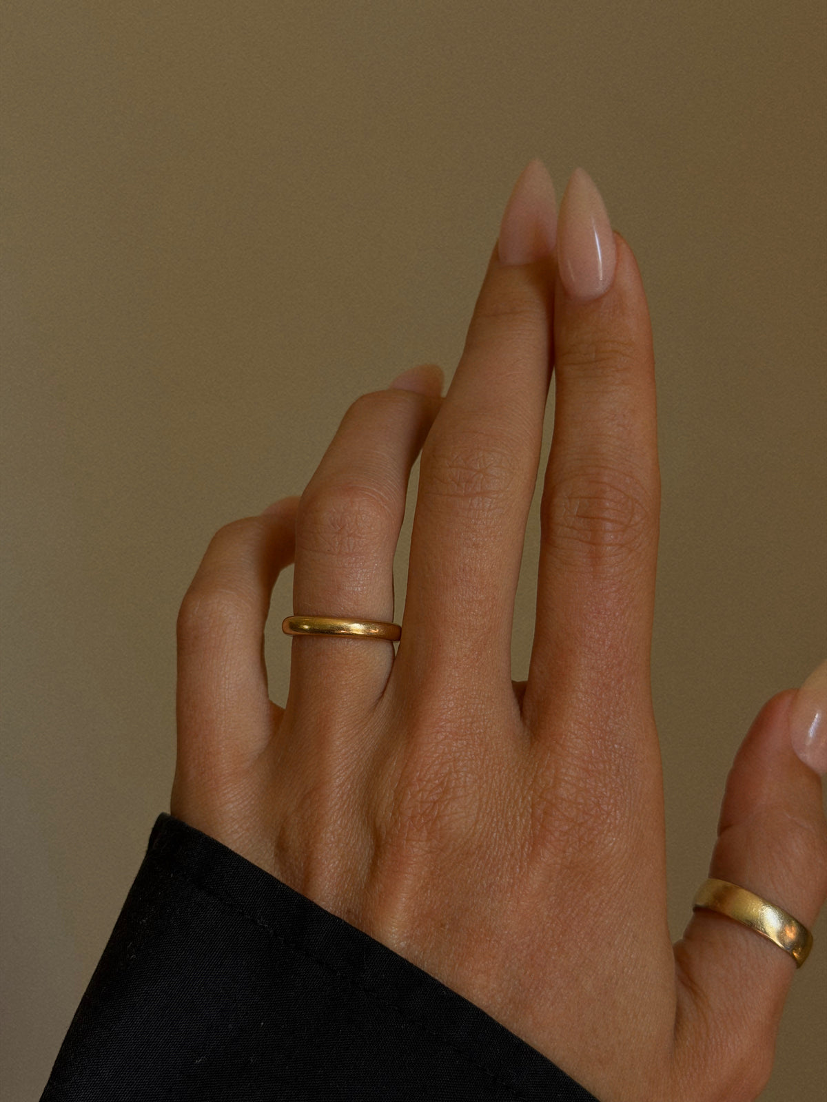 THE SHAPE OF YOU IS EXACTLY WHAT I DREAMT OF HOLDING // VINTAGE 18K GOLD DONUT BAND