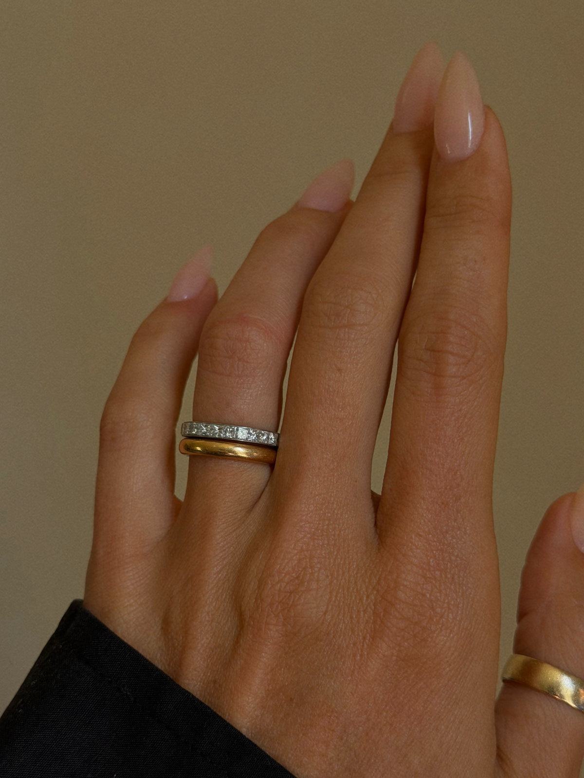 THE SHAPE OF YOU IS EXACTLY WHAT I DREAMT OF HOLDING // VINTAGE 18K GOLD DONUT BAND