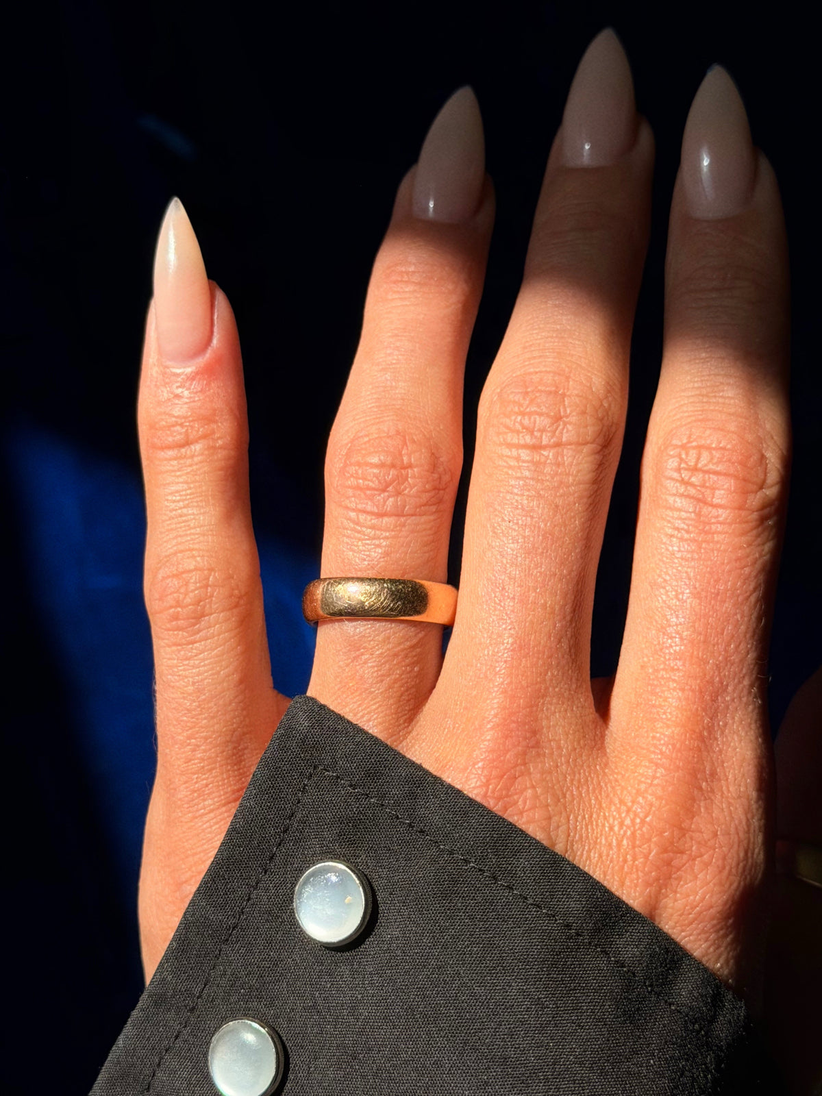 YOU ALWAYS KNOW JUST WHERE THE SUN SPOT IS // VINTAGE WARM GOLD BAND