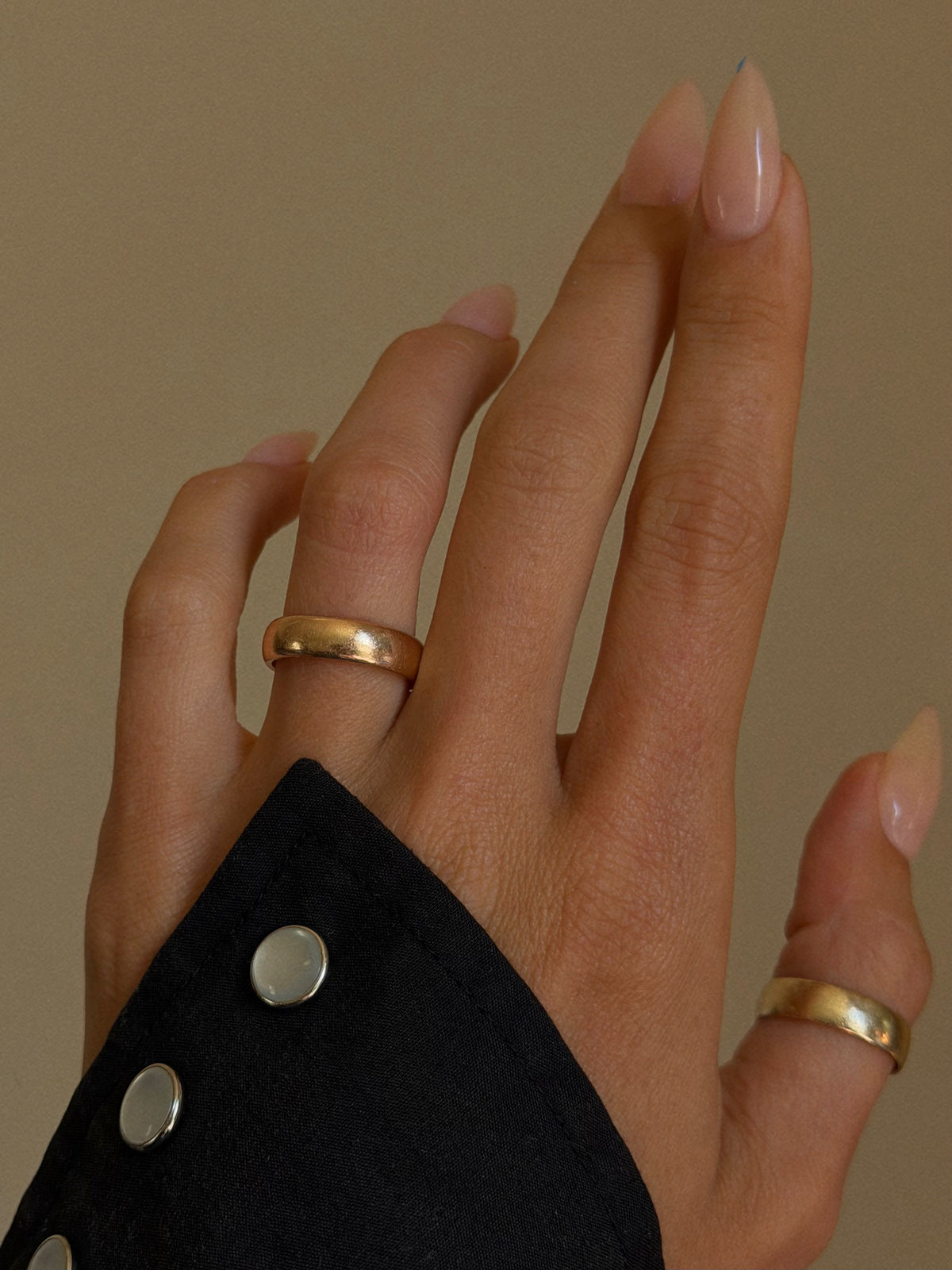 YOU ALWAYS KNOW JUST WHERE THE SUN SPOT IS // VINTAGE WARM GOLD BAND