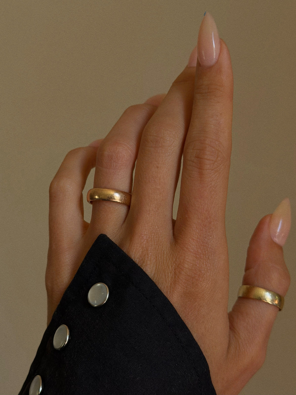 YOU ALWAYS KNOW JUST WHERE THE SUN SPOT IS // VINTAGE WARM GOLD BAND