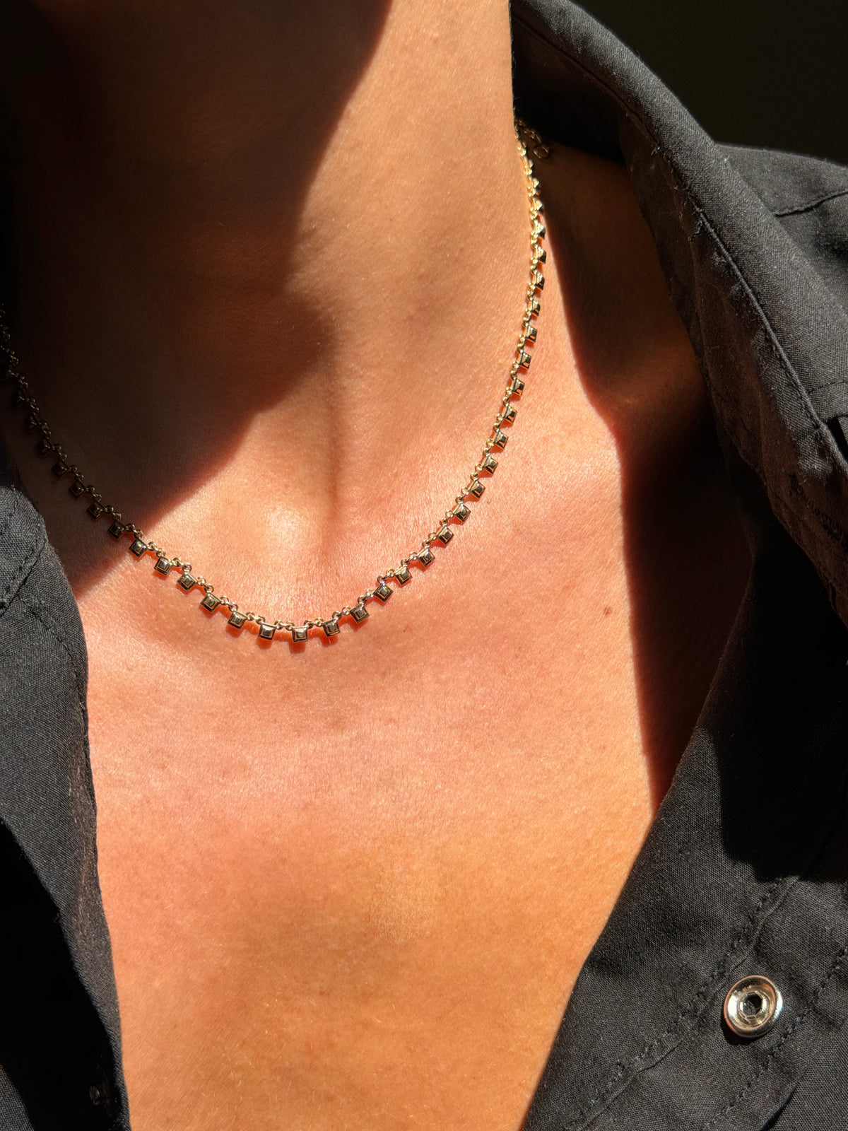 THE GOLD DENTIL COLLAR