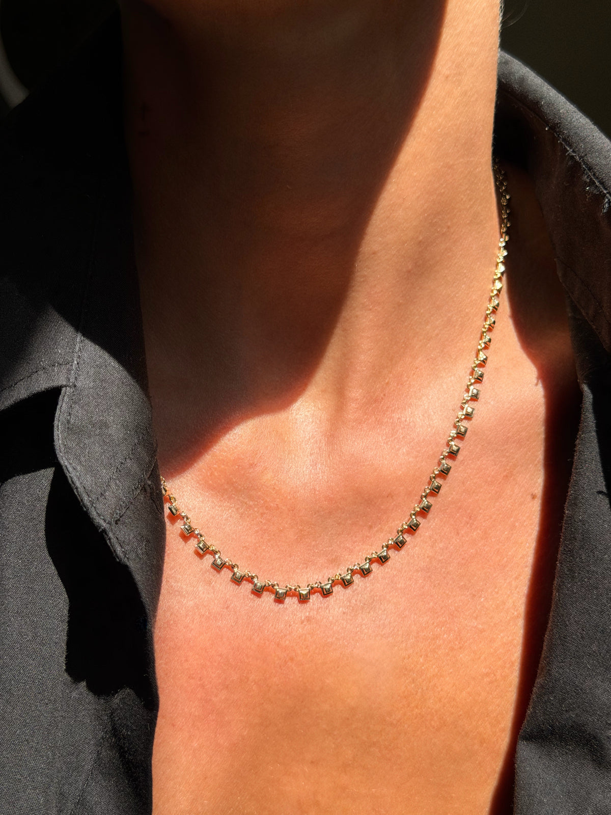 THE GOLD DENTIL COLLAR