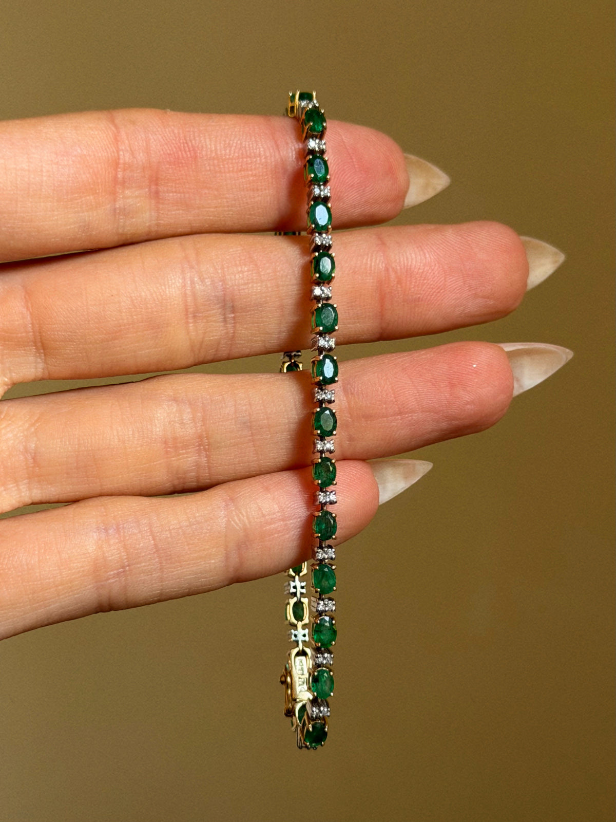 I AM VERDANT AND ABUNDANT AND CLEAR // VINTAGE EMERALD TENNIS BRACELET