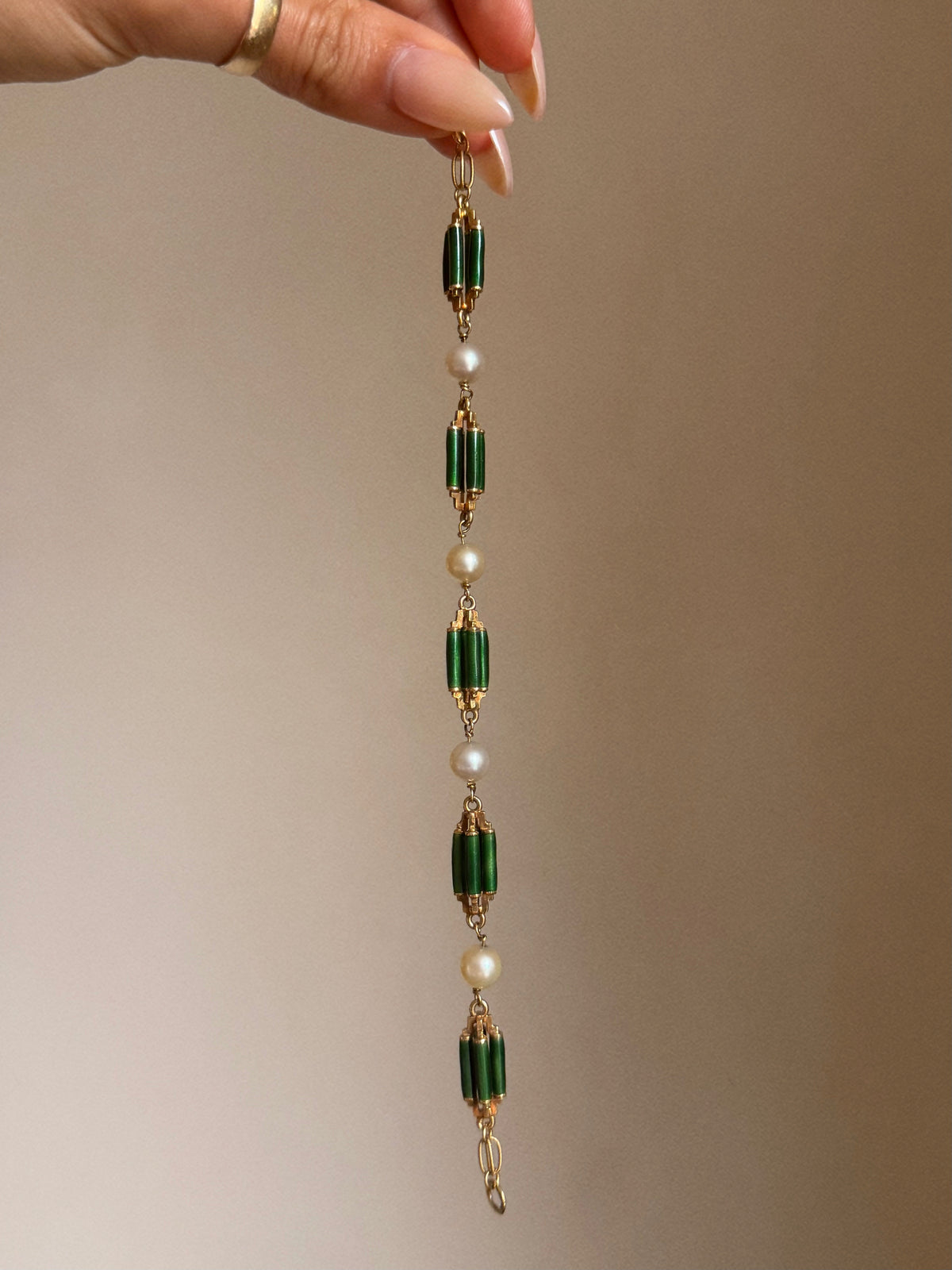 OF WEAVING REEDS BY THE OCEAN // VINTAGE ENAMEL AND PEARL BRACELET