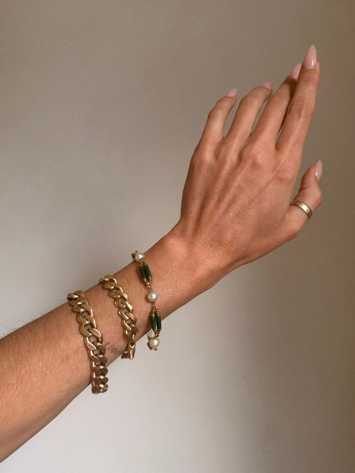 OF WEAVING REEDS BY THE OCEAN // VINTAGE ENAMEL AND PEARL BRACELET