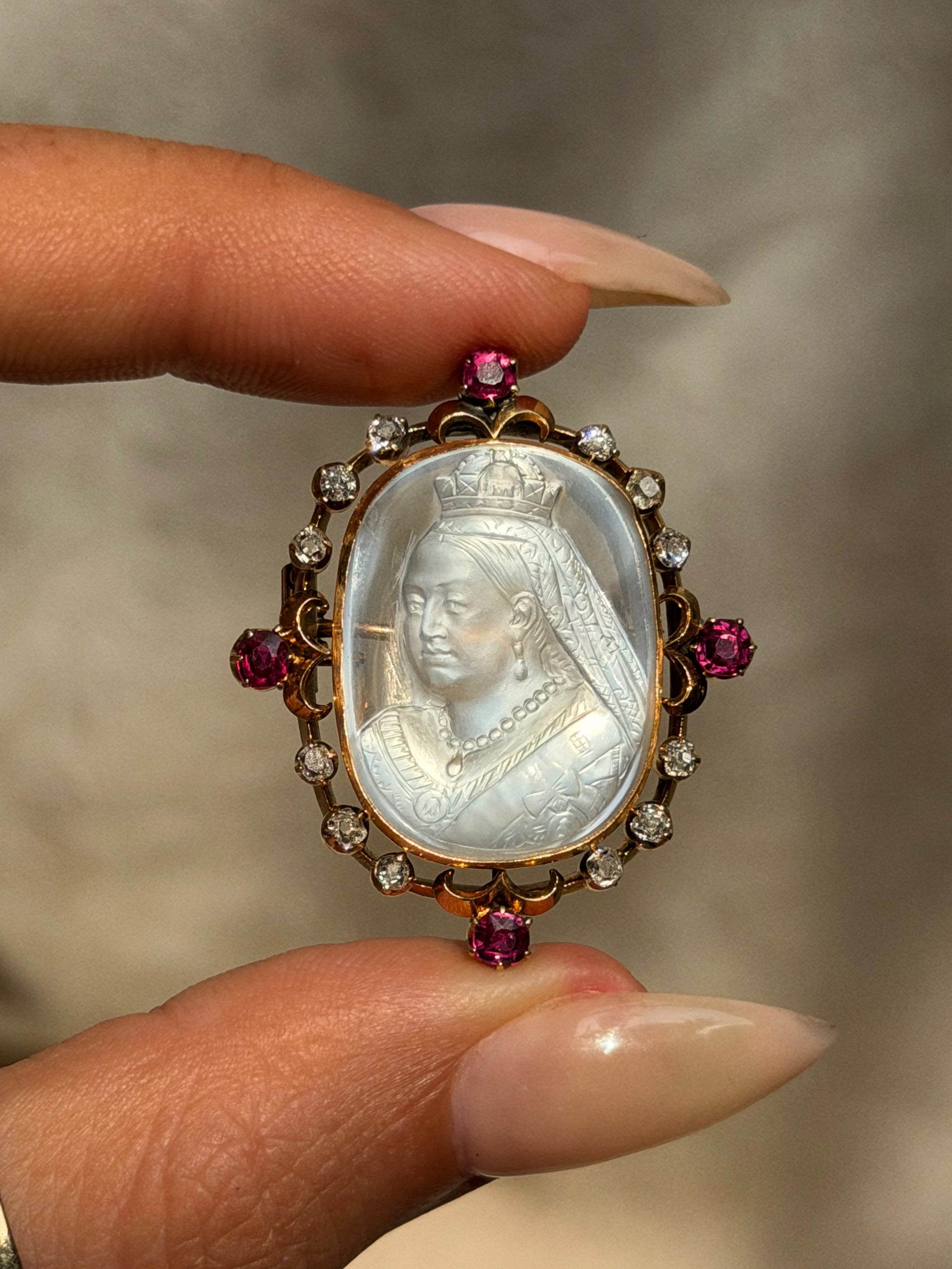 LONG LIVE THE QUEEN // VICTORIAN MOONSTONE CAMEO BROOCH