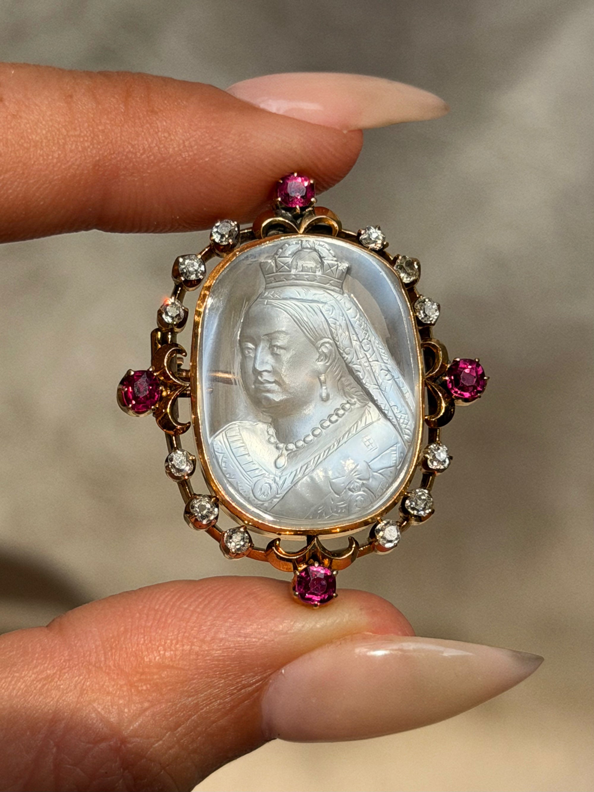 LONG LIVE THE QUEEN // VICTORIAN MOONSTONE CAMEO BROOCH