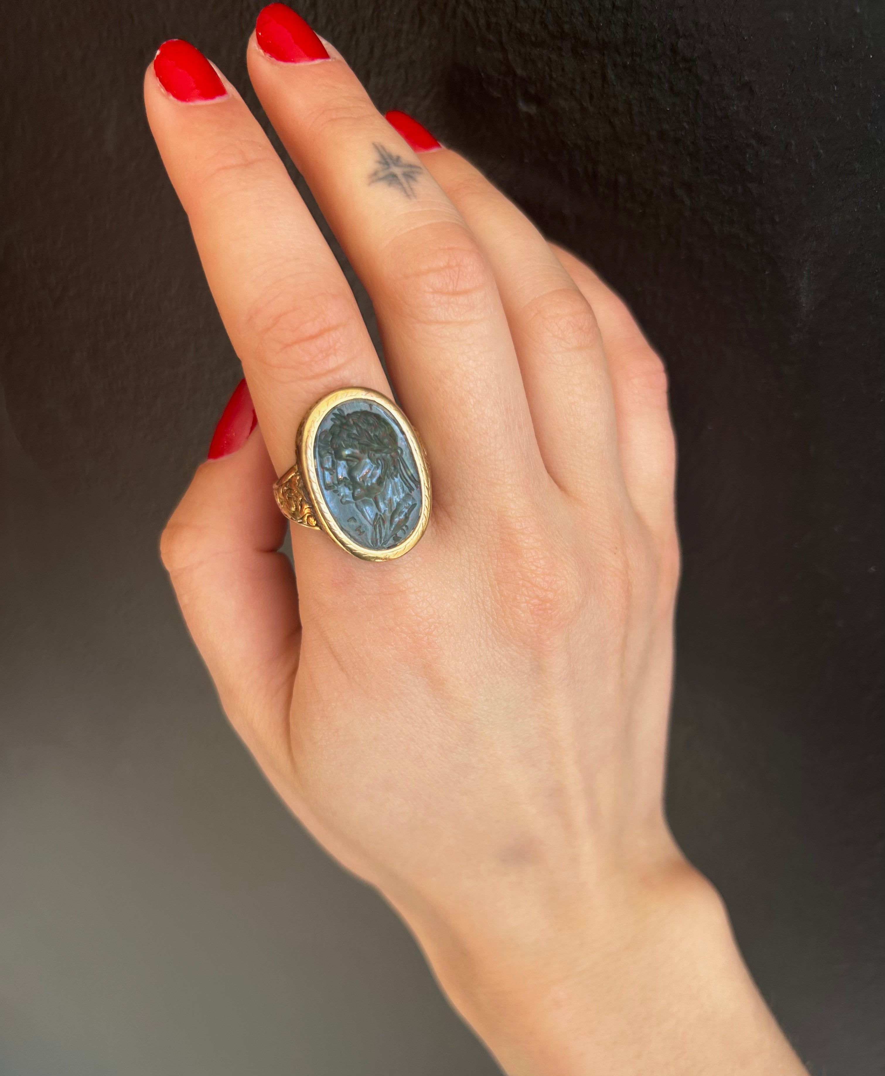 THE AUGUST &amp; LIVIA PORTRAIT RING