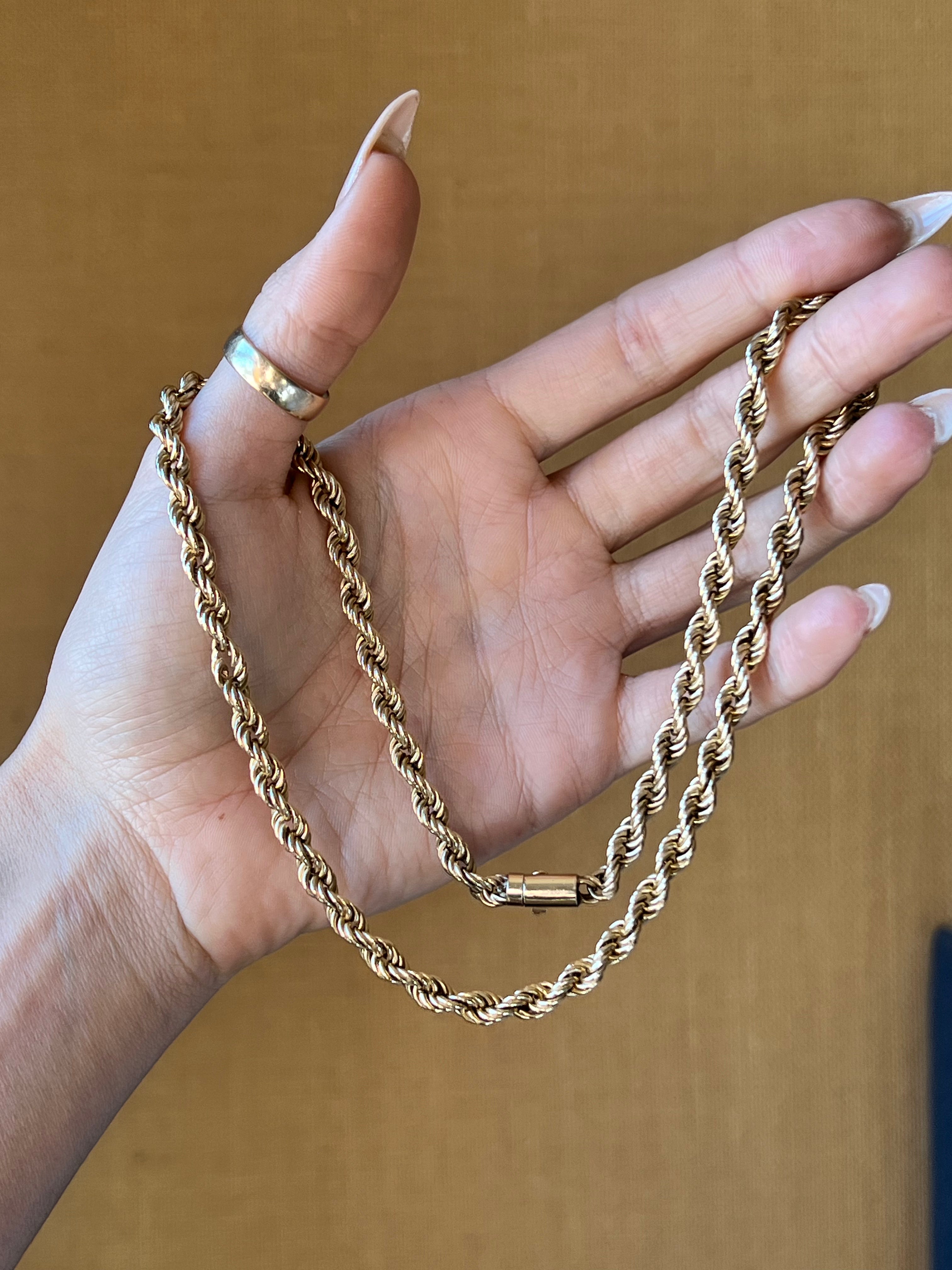 THE VINTAGE ROPE CHAIN