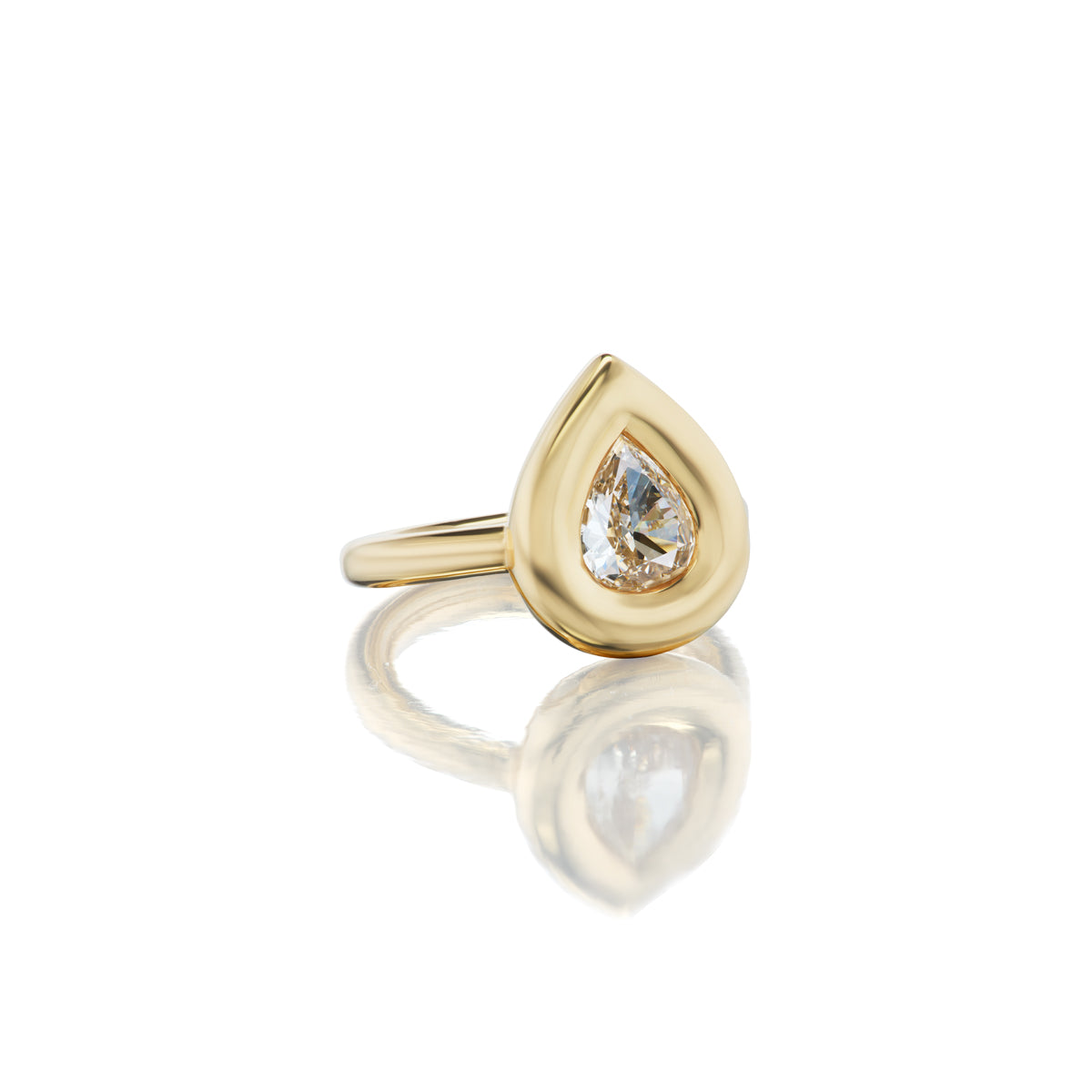 THE CURVE RING // PEAR
