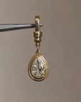 COME TO MY WINDOW // 5.01ct ANTIQUE PEAR DIAMOND DROP