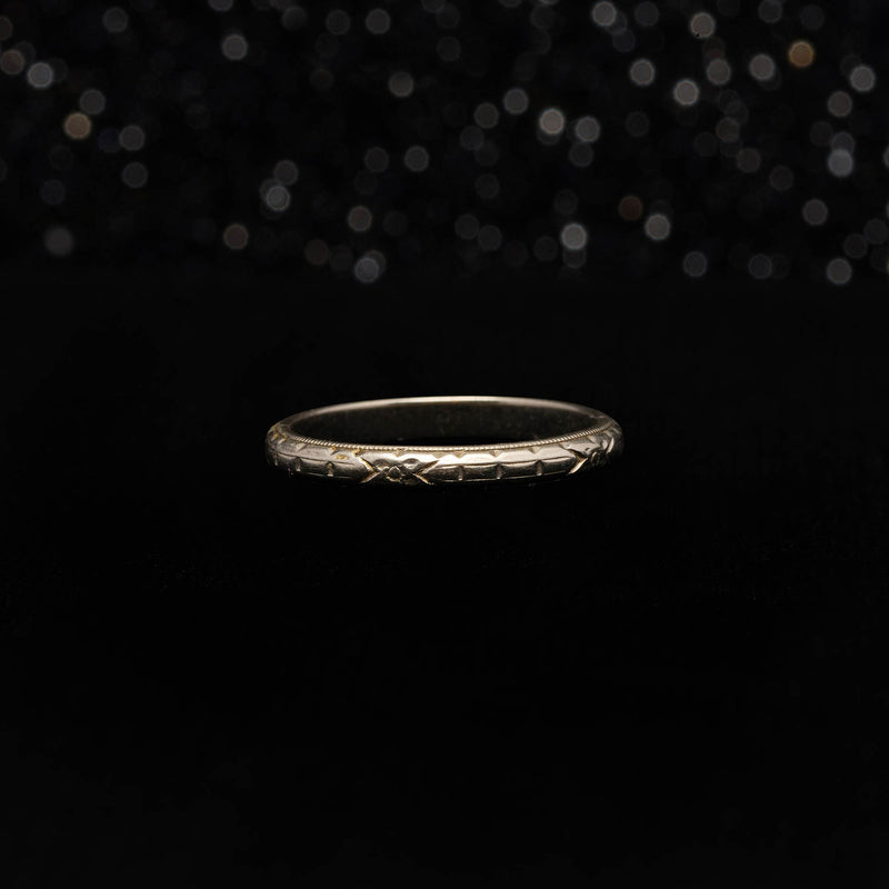 THE WHITE GOLD DECO WEDDING BAND